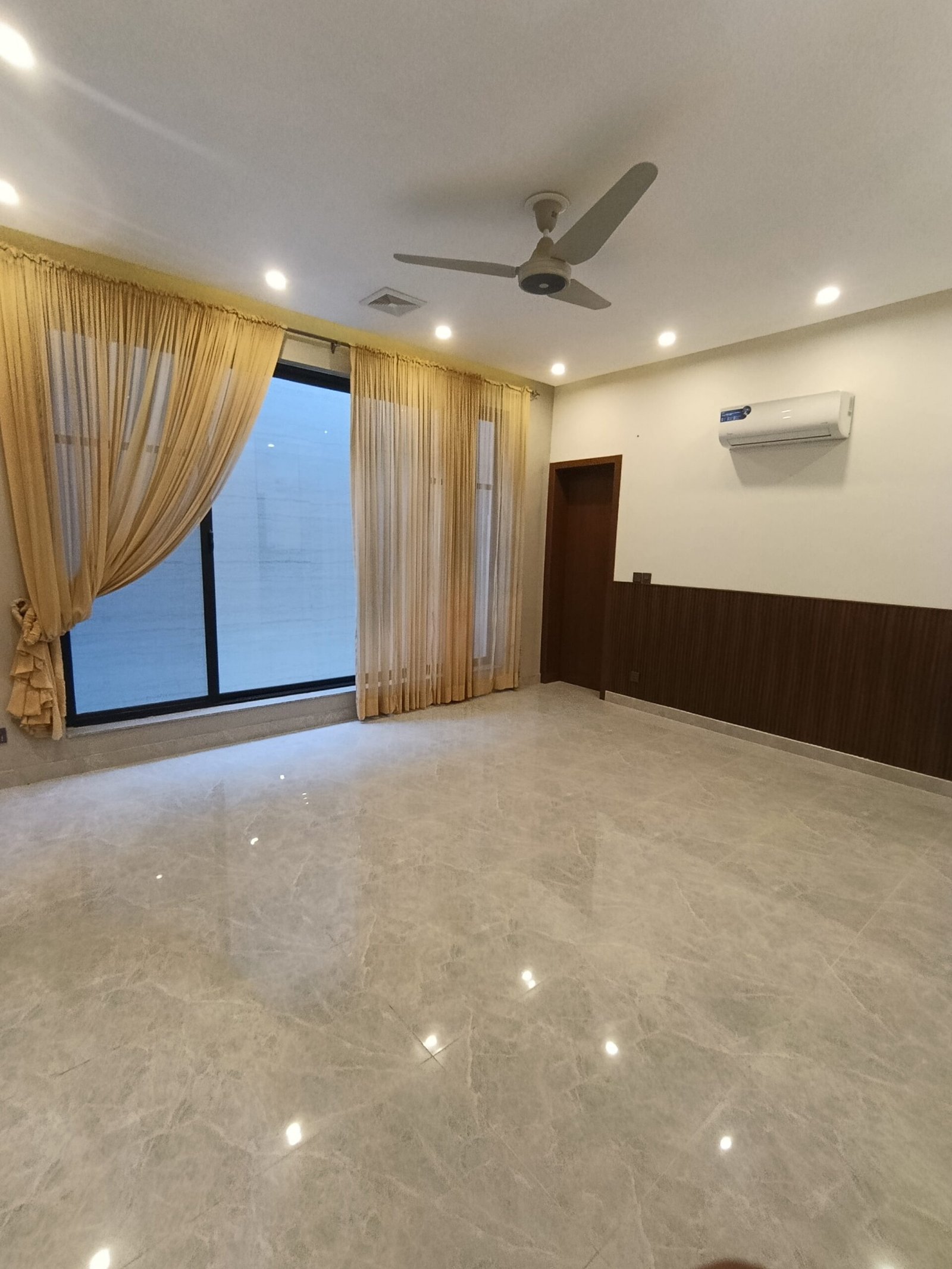 1 Kanal Double Unit House For Sale - Image 3