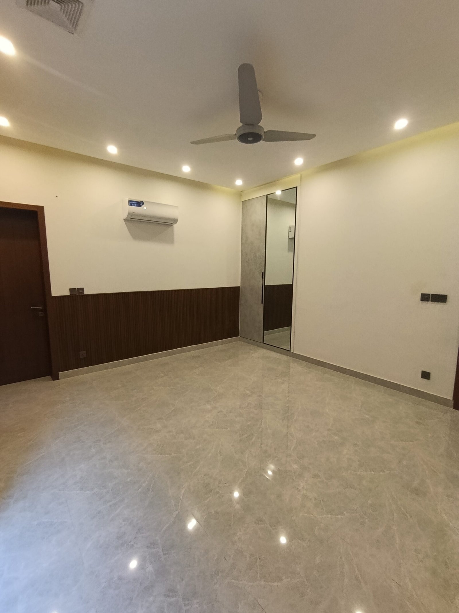1 Kanal Double Unit House For Sale - Image 7
