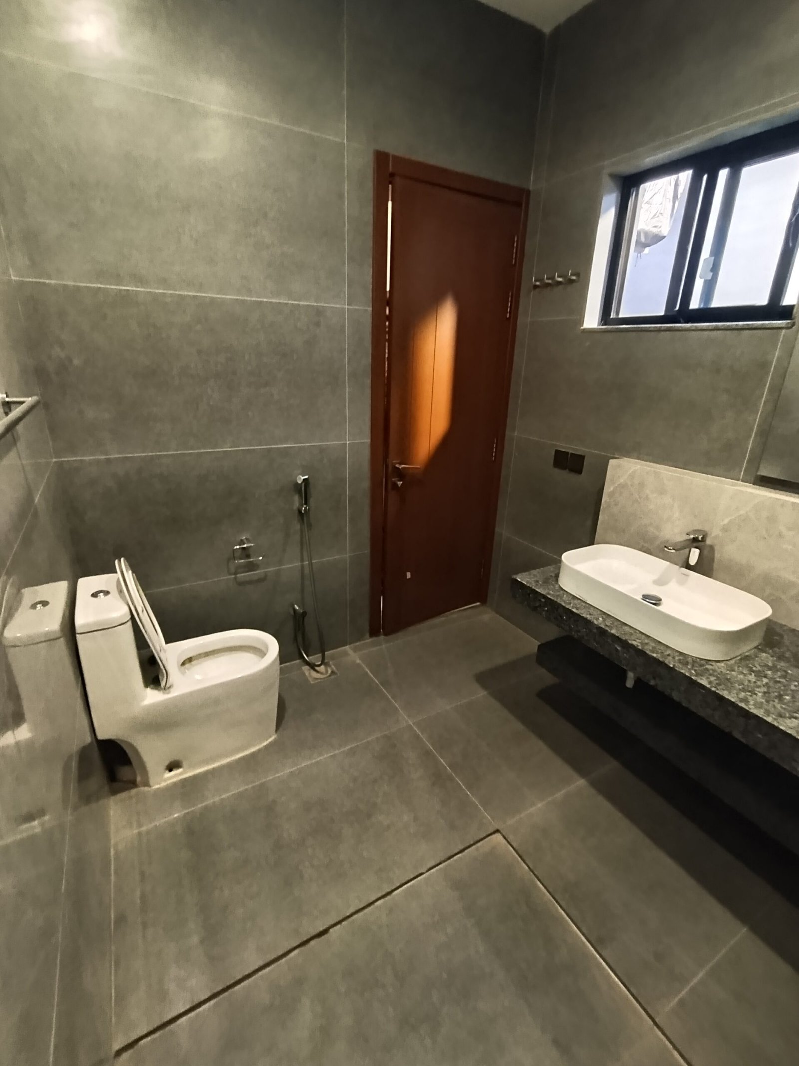 1 Kanal Double Unit House For Sale - Image 8