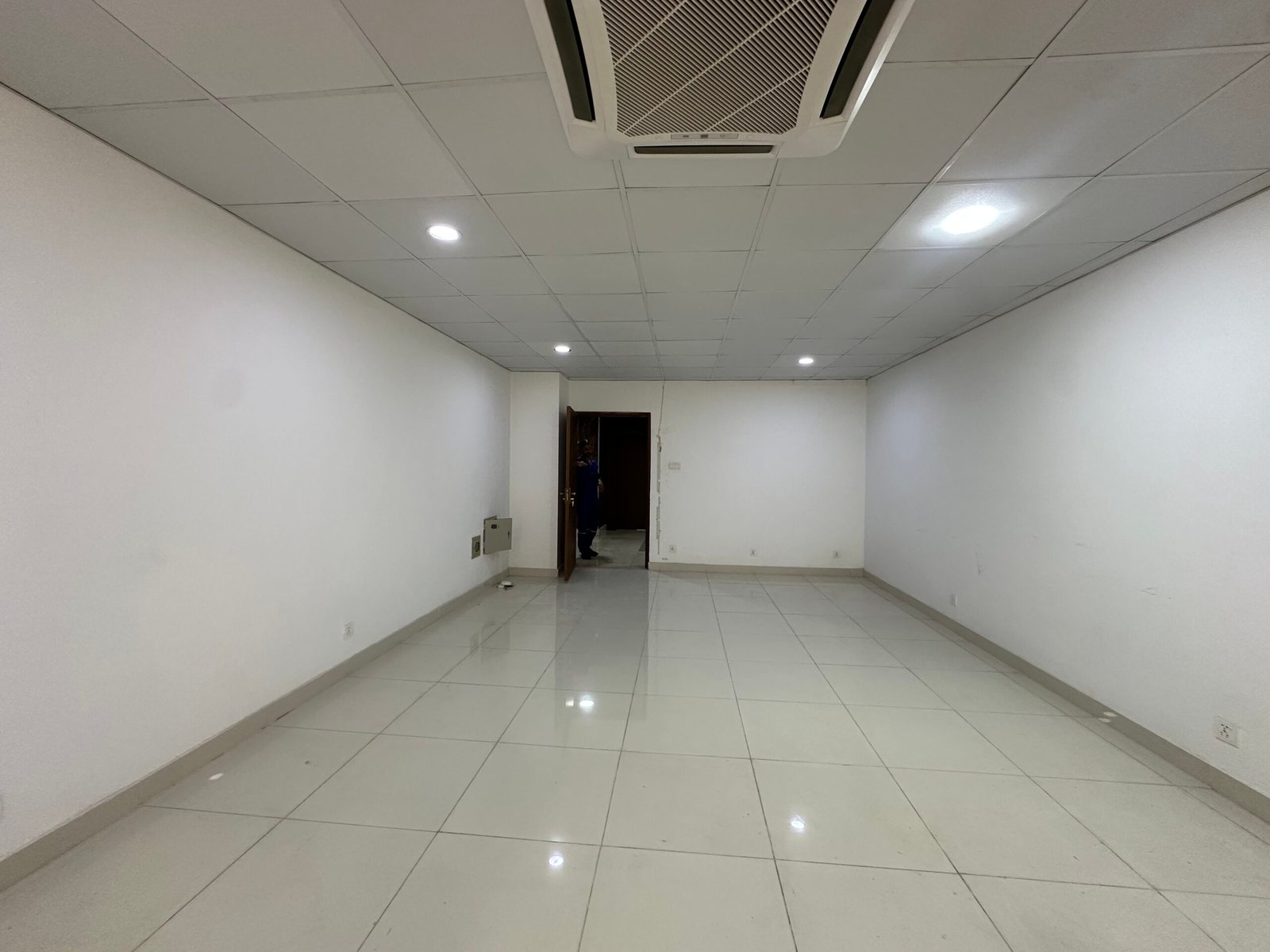 611 sqft Corporate Office Available For Sale In WTC Giga Mall Islamabad - Image 4