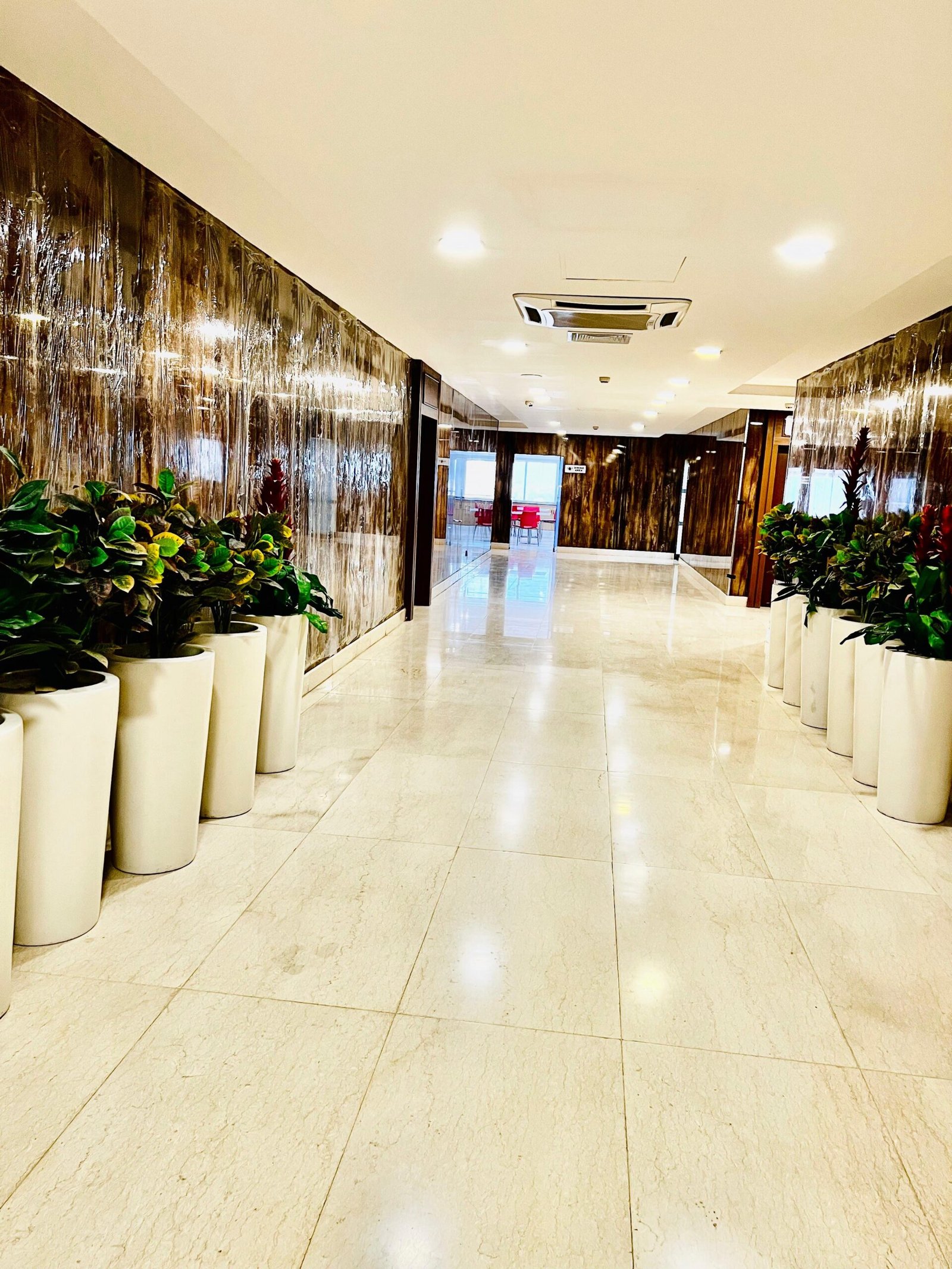 611 sqft Corporate Office Available For Sale In WTC Giga Mall Islamabad - Image 2