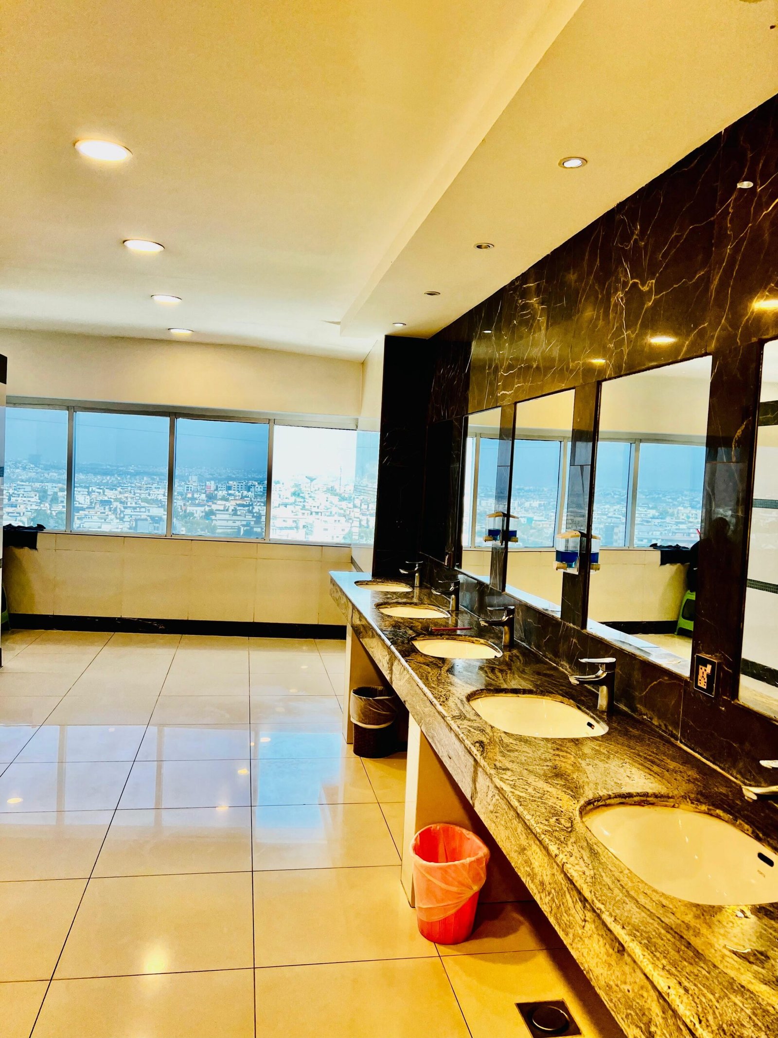 611 sqft Corporate Office Available For Sale In WTC Giga Mall Islamabad - Image 3