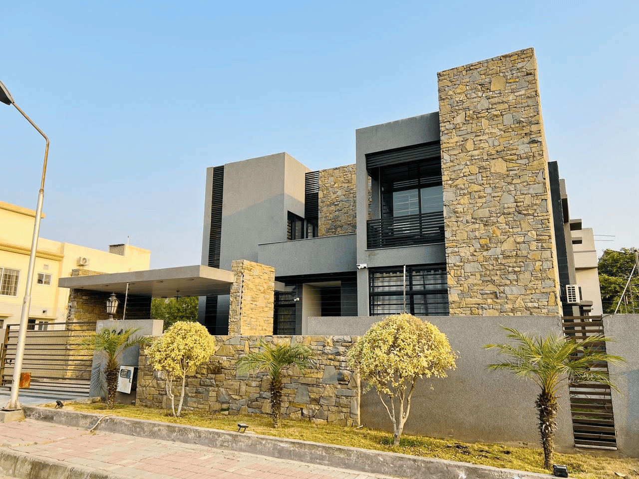 Designer House For Sale – Bahria Town Phase 3, Corniche Road